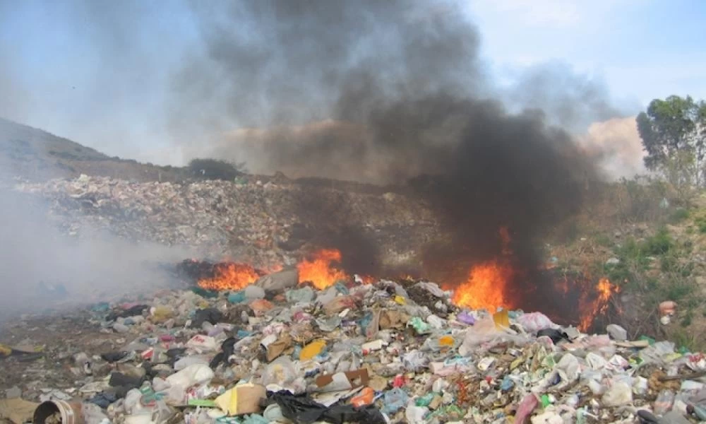 SOS από περιβαλλοντικές οργανώσεις για την καύση απορριμάτων